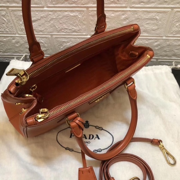 Sold-Prada Small Galleria Saffiano leather bag - Picture 4 of 8